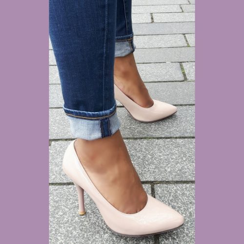Nude pumps in kleine maten met naaldhakken en spitse neus