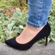 Zwarte pumps van echt suede met spitse neus en naaldhak | Zwarte laag uitgesneden pumps van suede