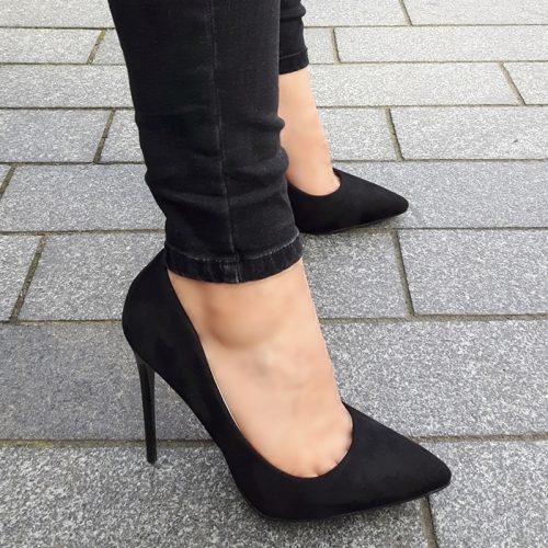 Klassieke stiletto pumps in zwart suède look met hoge naaldhakken