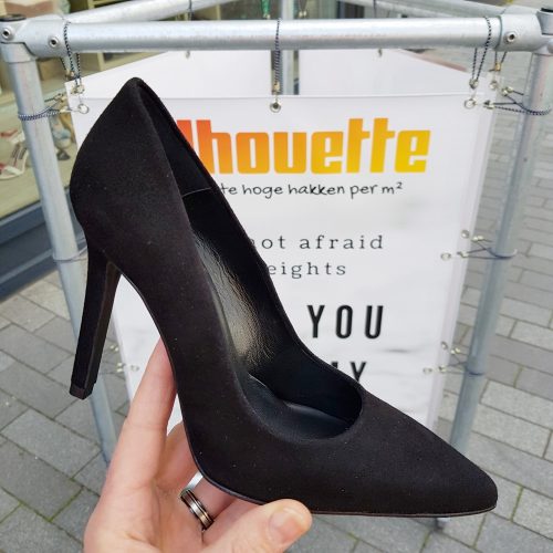 Zwarte echt suede pumps met naaldhak | Brenda zaro pumps zwart suede