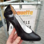 2227-10-108 – zwarte pump klassieke hak echt leer (1)