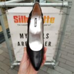 2227-10-108 – zwarte pump klassieke hak echt leer (2)
