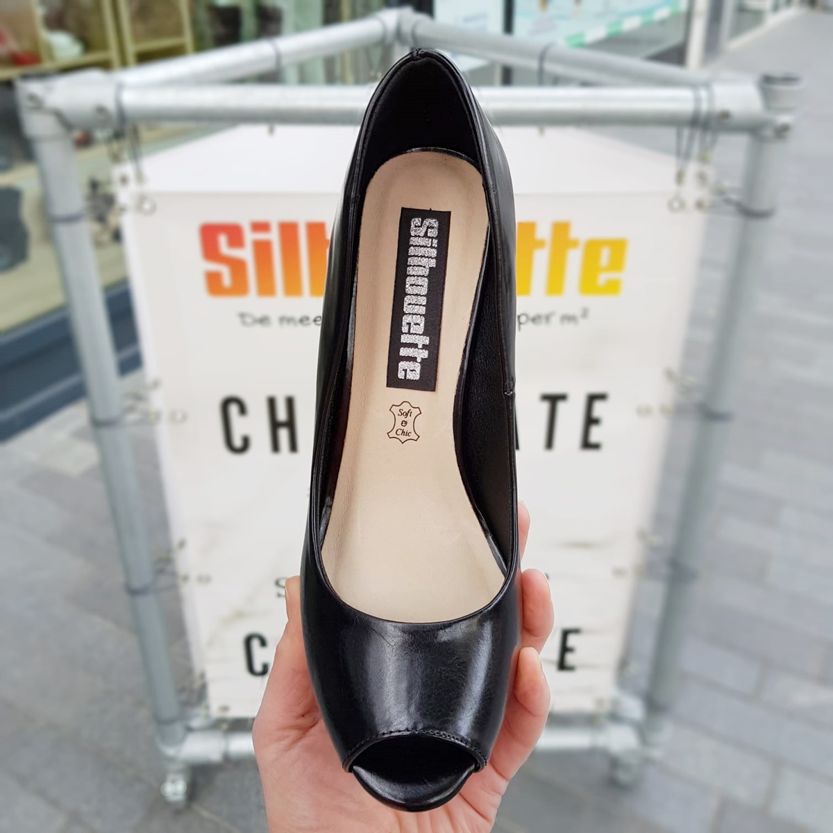Zwarte peeptoe pumps met naaldhak | Silhouette