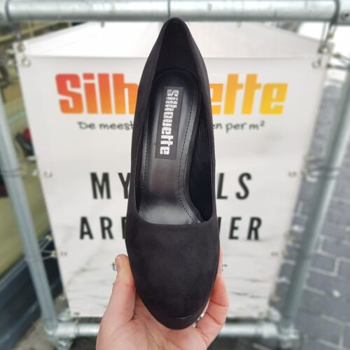 Zwarte pumps met ronde neus en hoge hak in vegan suède | Zwarte suèdelook pumps met ronde neus en hoge hak