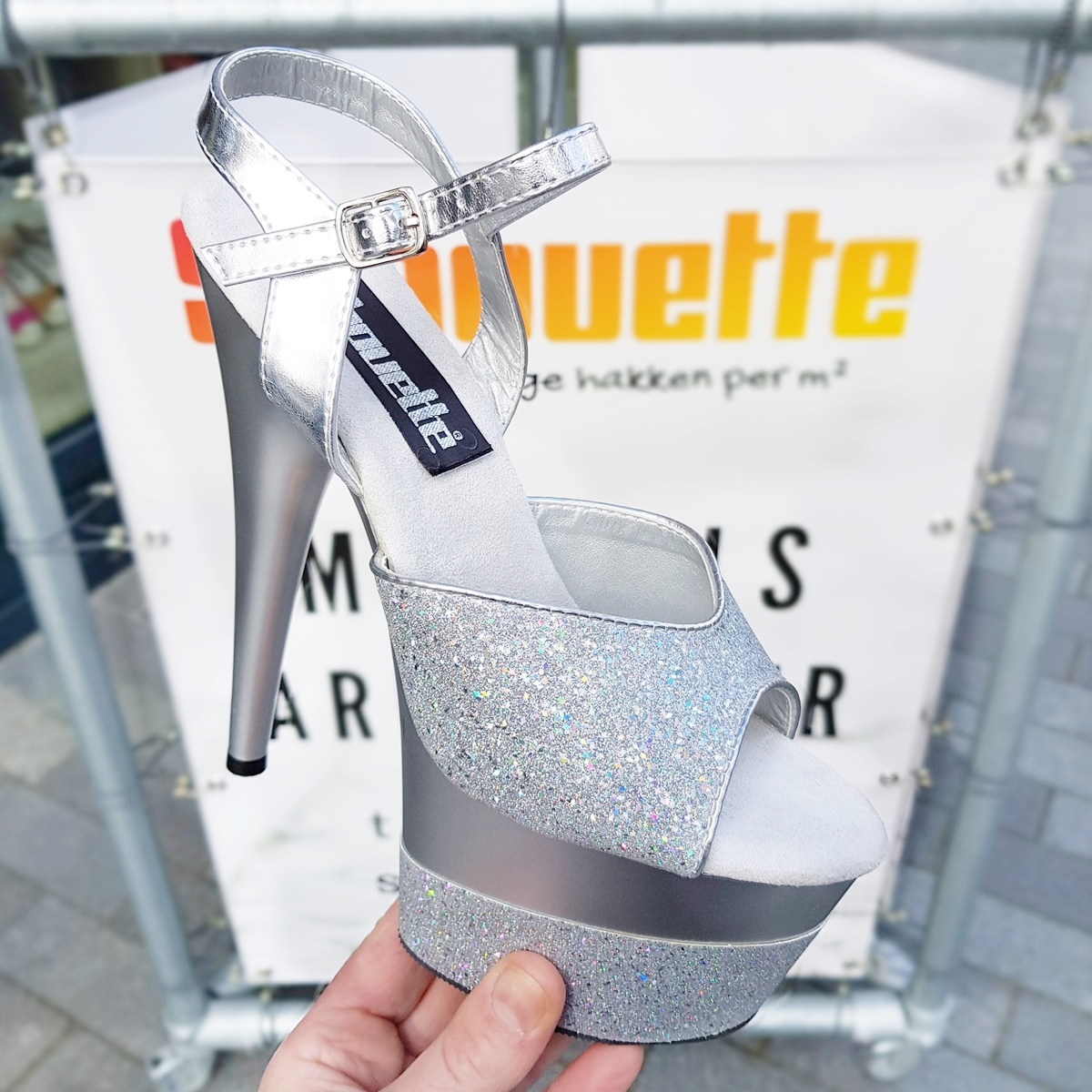 Zilveren glitterhakken met mat-zilveren zool | Silhouette