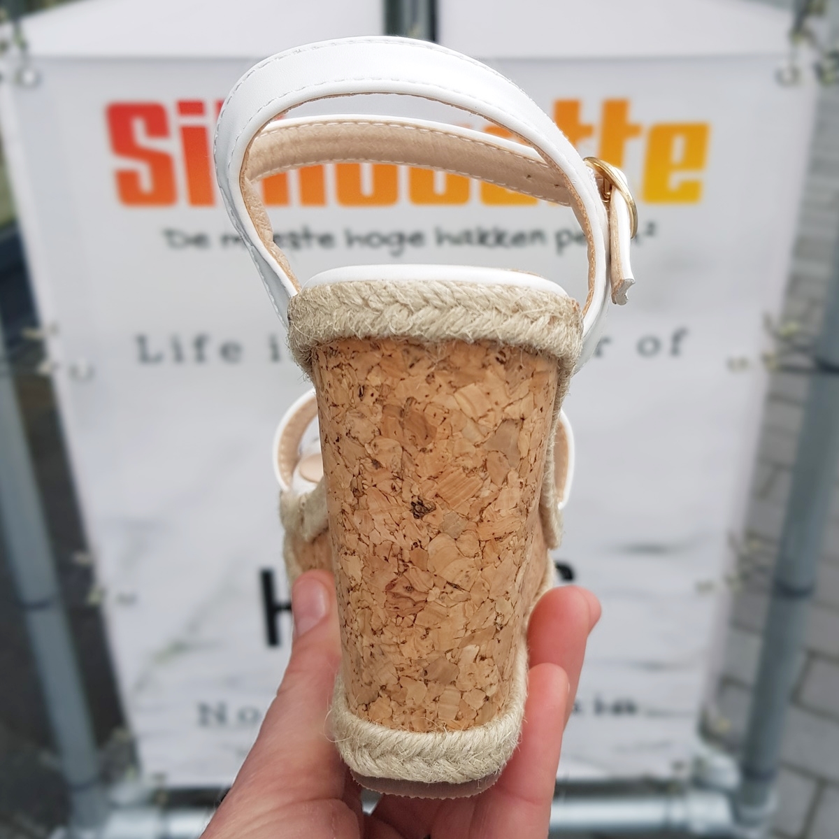 Witte sleehakken in kleine maten met kurkzool Sleehakken wit in kleine schoenmaat