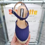 2723-75-007 – Blauwe espadrilles in kleine maten met sleehak Blauwe sleehakken in kleine maat met dichte neus (1)