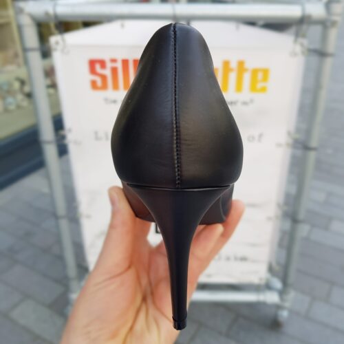 Zwarte pumps met 9 cm hoge hak en spitse neus | Zwarte pumps met hak en puntneus