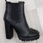 2425-10-055 – Enkellaars met studs en stevige hak – Chelsea boots met studs en spikes