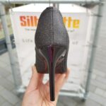 2217-10-189 – Zwarte comfortabele pumps met hak en sparkling touch (1)