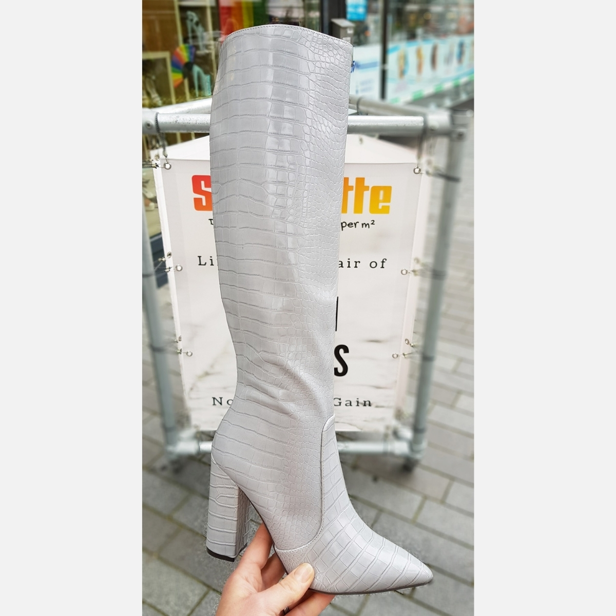 shuttle inkomen Huichelaar Grijze laarzen met blokhak en crocoprint | Silhouette
