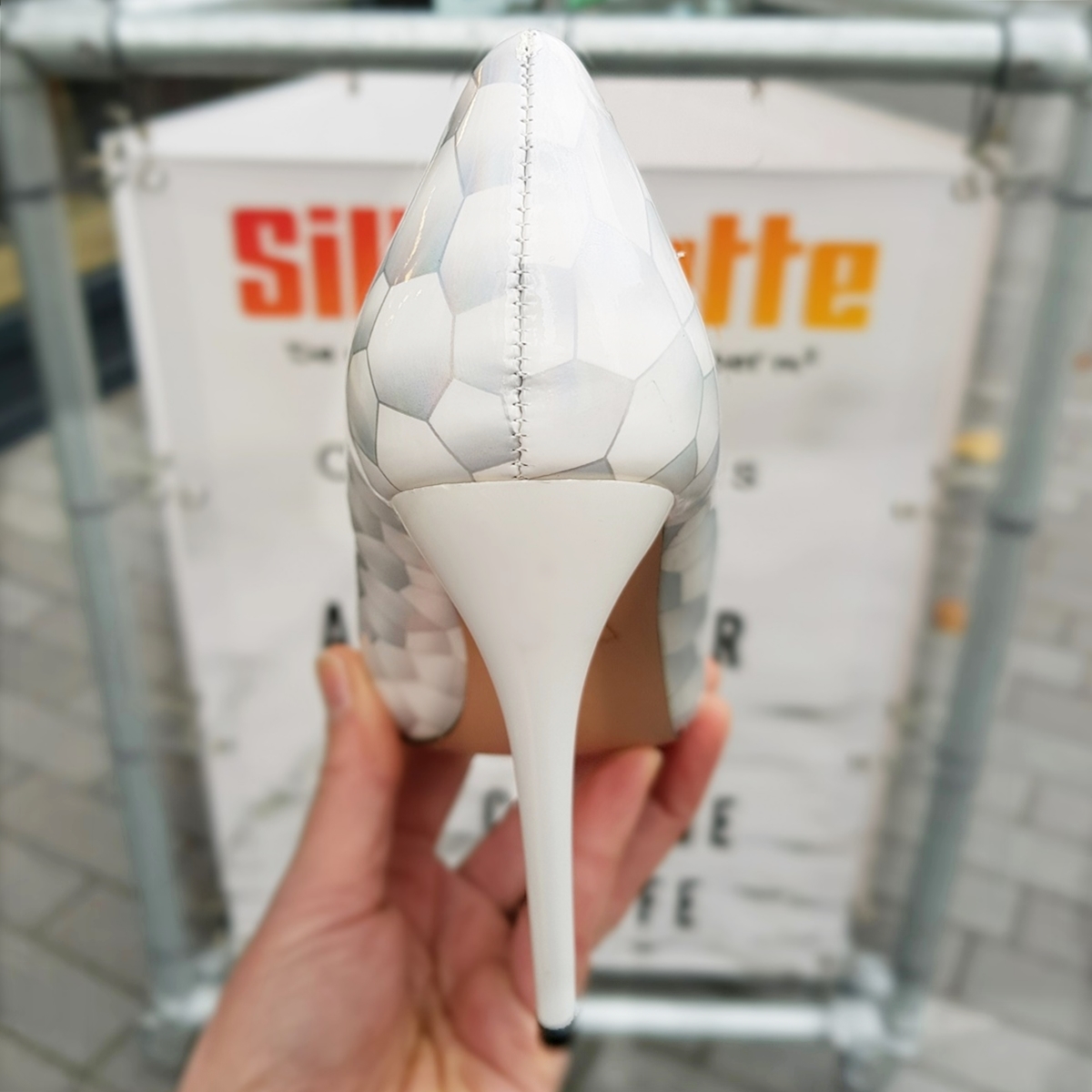 Witte hologram pumps met hoge stiletto hakken | Silhouette