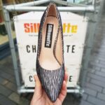 2215-98-004 – Zebra pumps met blokhak in zilver zwart combinatie Pumps met zebraprint en blokhak (3)