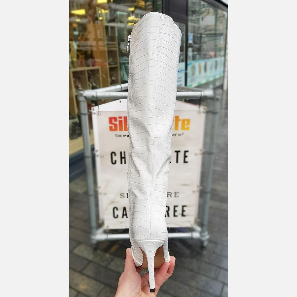 Witte laarzen met hak en kroko print | Silhouette