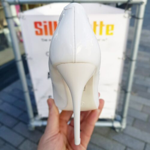 Witte hoge pumps in lak met spitse neus | Witte lakpumps met naaldhak