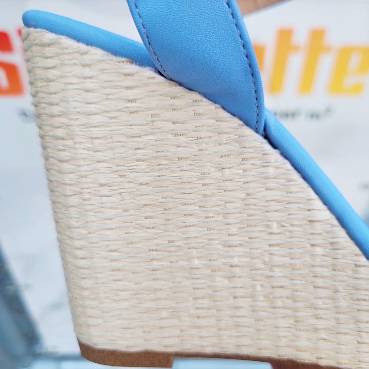 Lichtblauwe sleehakken met zacht voetbed | Blauwe sandalen met sleehak