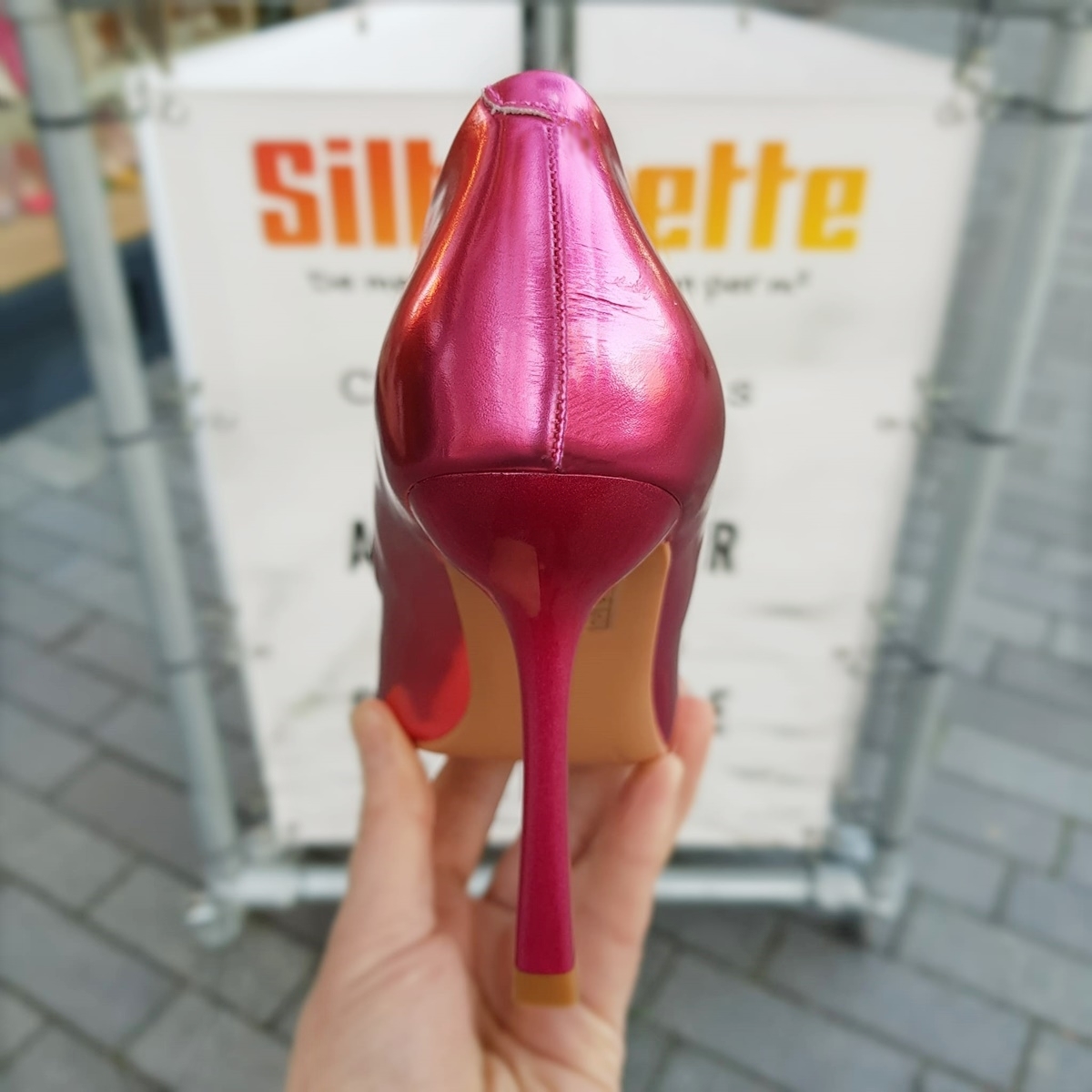 Fuchsia metallic pumps met knik in de hak | Pumps met hoge hak in roze metallic