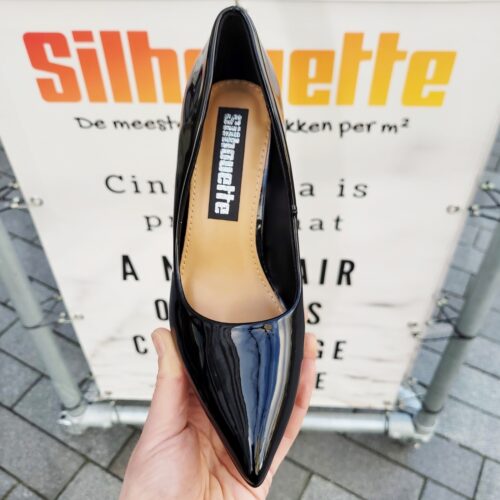 Pumps met glazen hak in zwart lak | Zwarte pumps met transparante hak