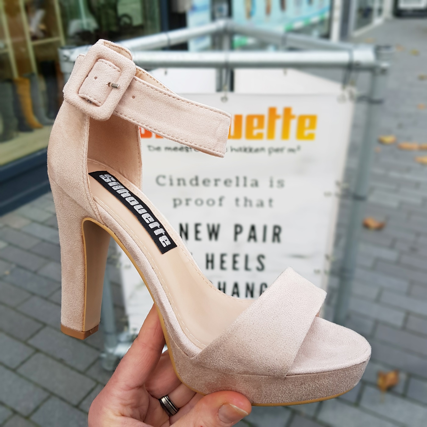 Ecru hakken met plateauzool en open teen | Silhouette