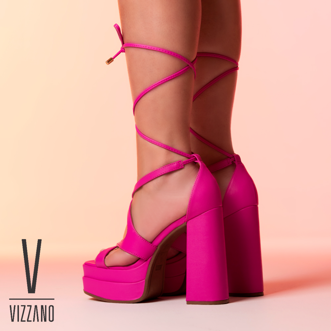 Roze blokhakken met touwtjes van Vizzano Vizzano