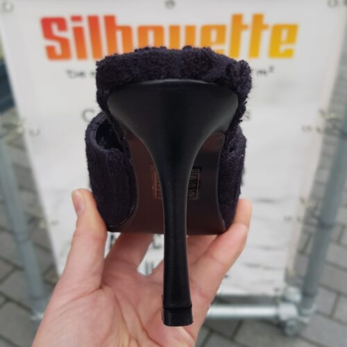 Slippers met hoge hak in zwart badstof | Zwarte badstof slippers met hak
