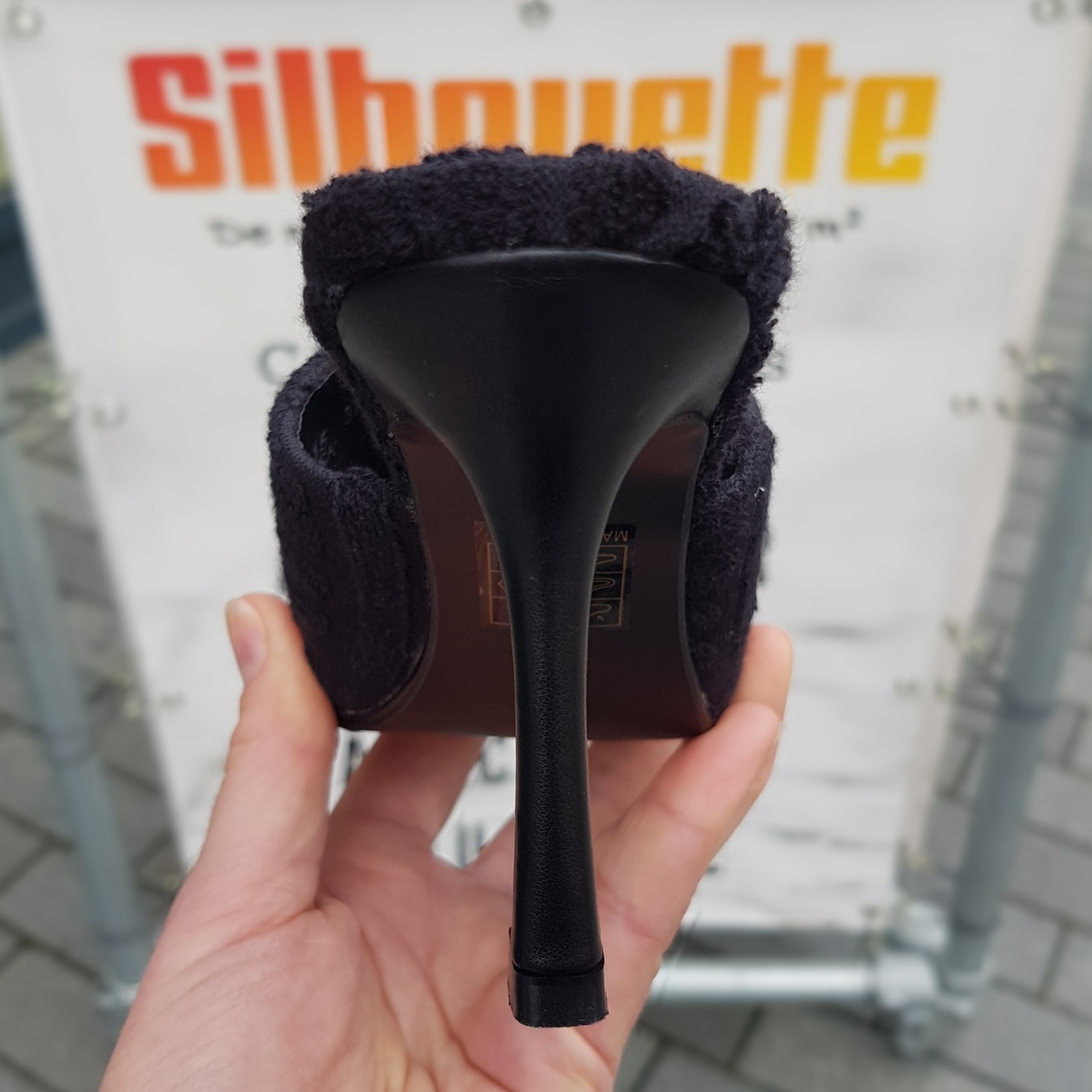 Slippers met hoge hak in zwart badstof | Zwarte badstof slippers met hak