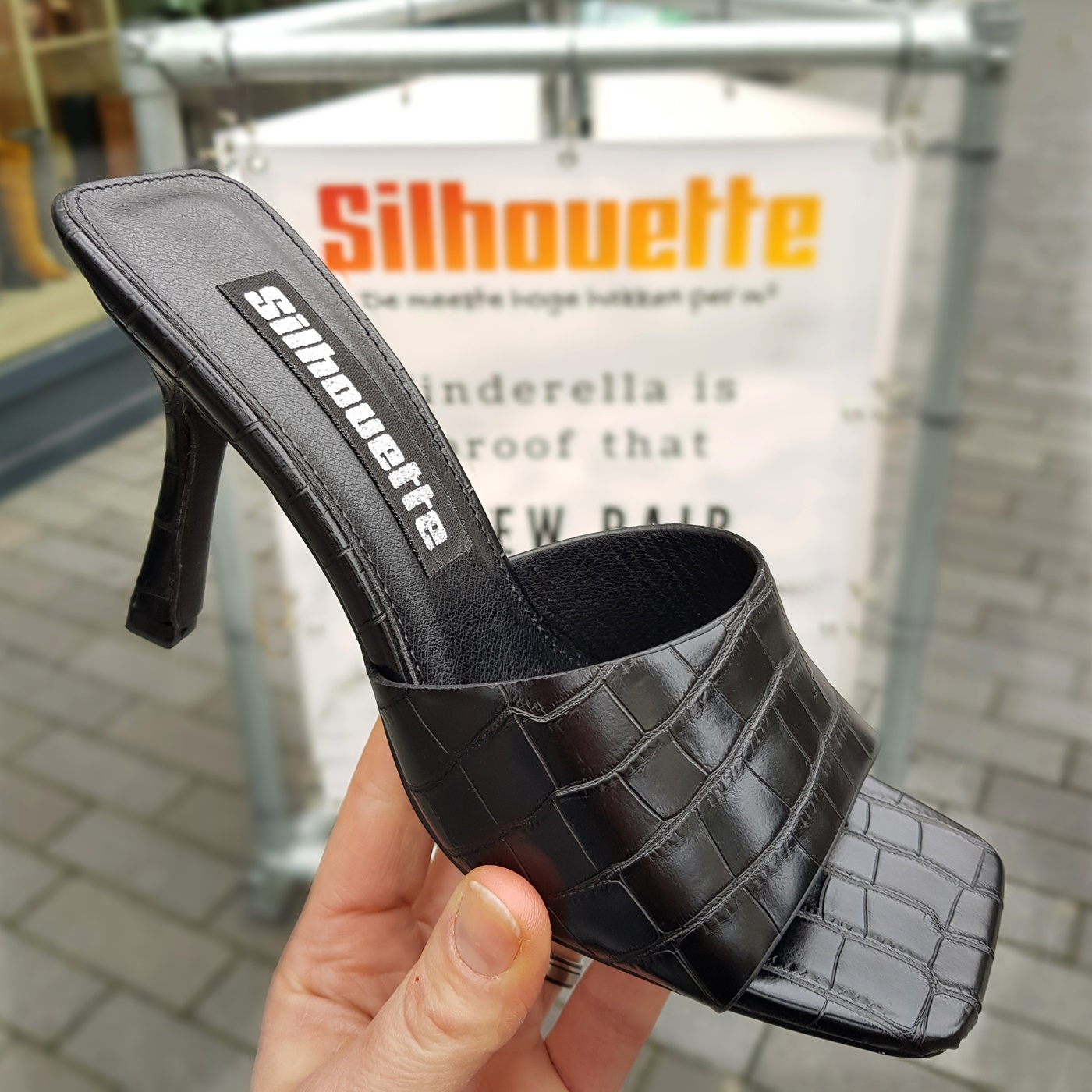 Zwarte Slippers Met Naaldhak En Krokoprint Silhouette