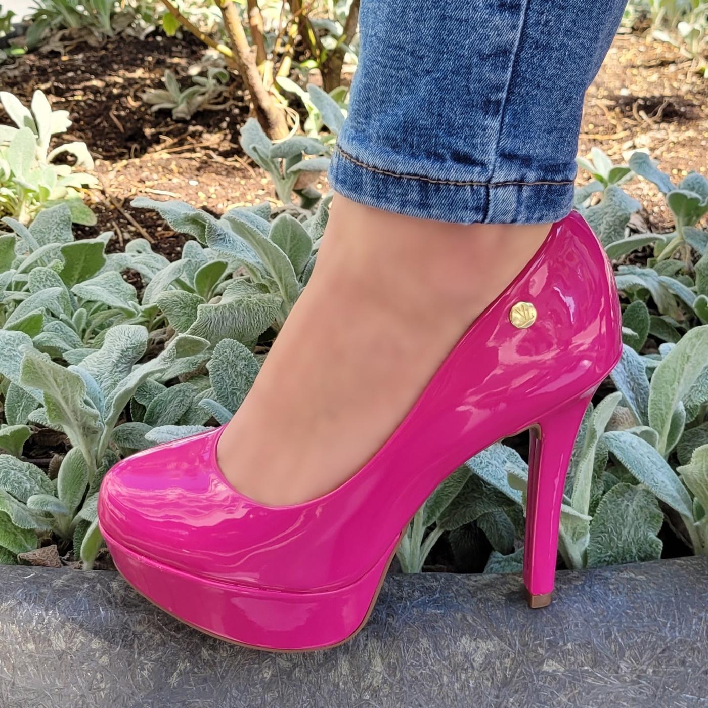 2218-64-039 - Magenta roze pumps met hakken van Vizzano | Magenta hakken met plateau en ronde neus