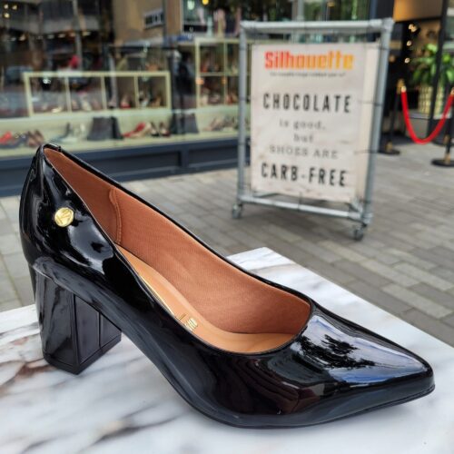 Zwarte blokhakken met 7 cm hak in lak | Zwarte lakpumps met 7 cm blokhak