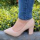 Nude blokhak pumps met 8 cm hak | Nude lak pumps met brede hak