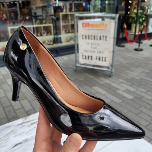 Lakpumps met lagere hak in zwart | Lak pumps met 7 cm hak