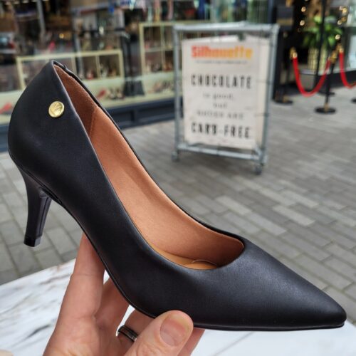 Zwarte klassieke pumps met lage naaldhakken | Silhouette Rotterdam