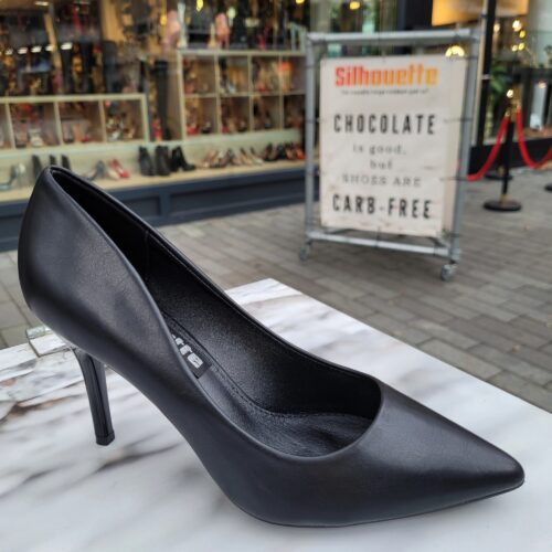 Zwarte lederlook pumps met naaldhak | Basic zwarte hakken met spitse neus