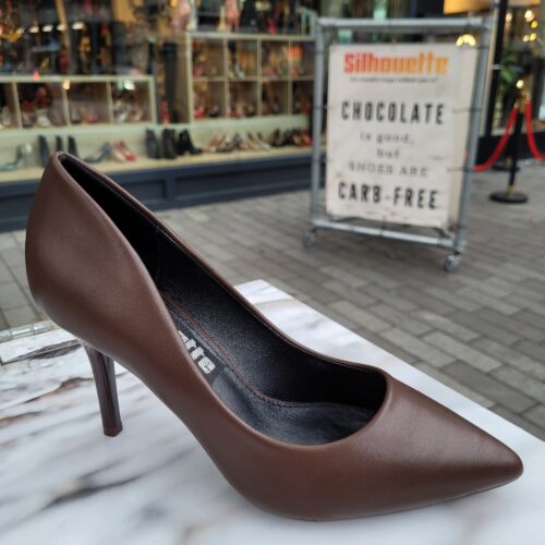 Bruine leatherlook pumps met naaldhak | Basic bruine hakken met spitse neus