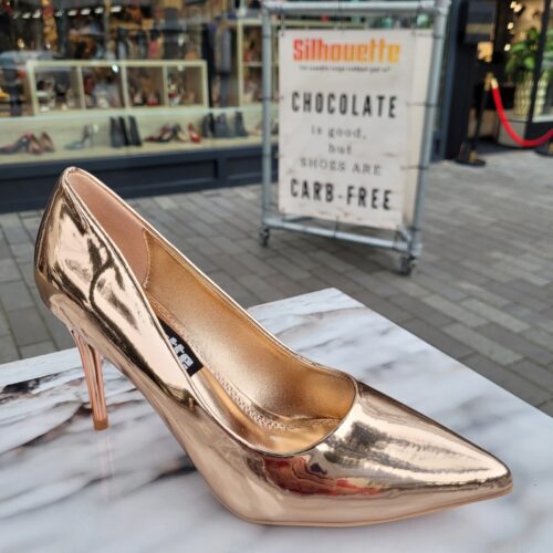 Glimmende rose gouden pumps met naaldhak | Champagnekleurige pumps met lagere naaldhak