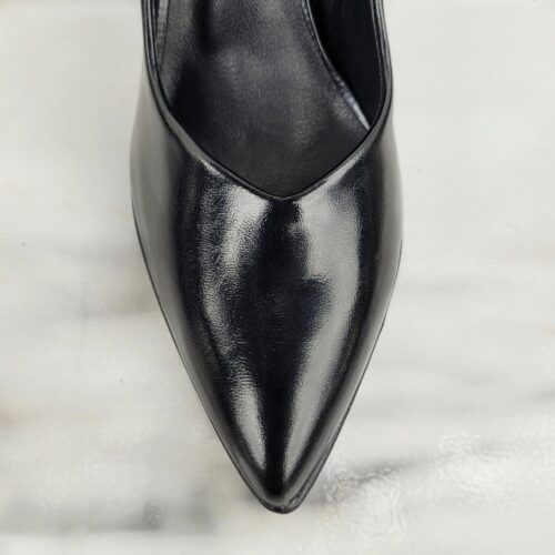 Zwarte stiletto hakken met v-uitsnede en plateau | Zwarte pumps met v-uitsnijding en naaldhak