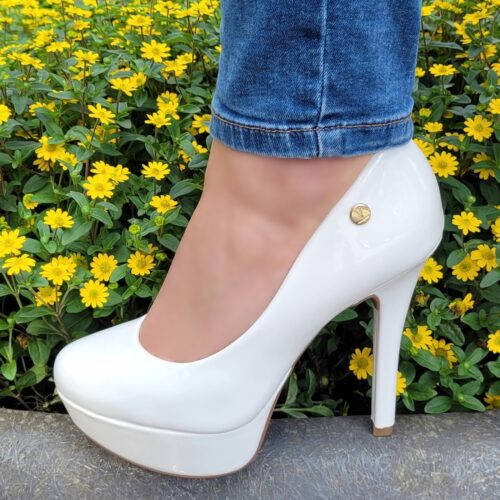 Pumps met hoge hak en ronde neus in wit lak | Witte plateau pumps met hoge hak