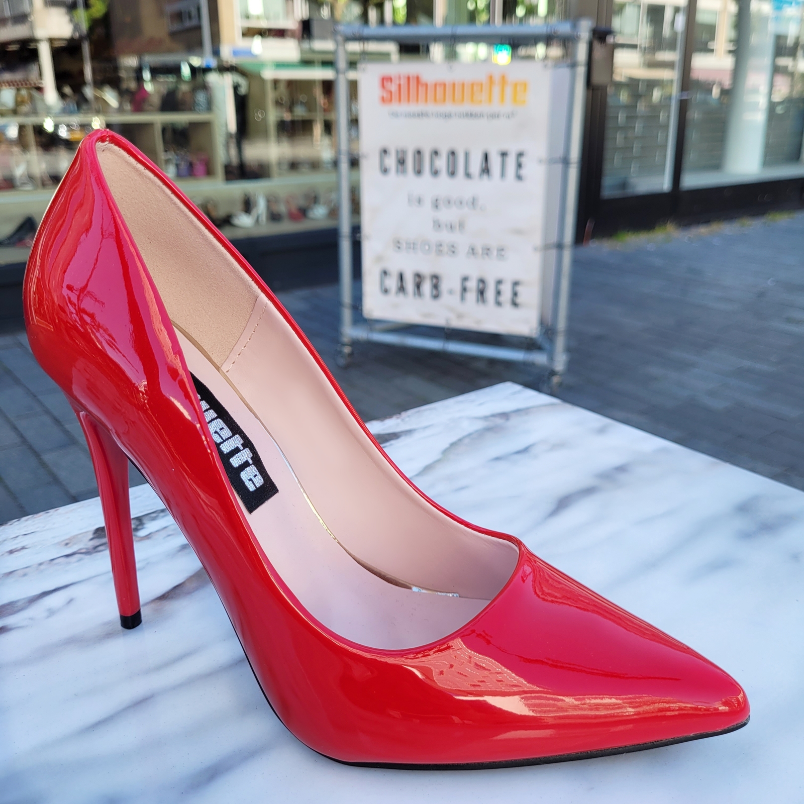 Rode lak pumps met hoge naaldhak | Klassieke pump met stiletto hak in rood lak