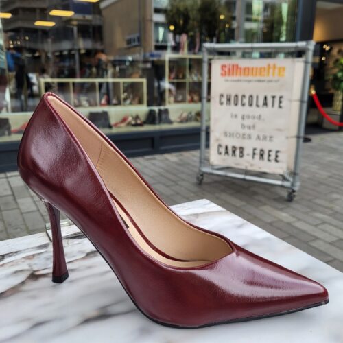 Bordeauxrode pumps met 10 cm hak | Wijnrode pumps met v-uitsnijding en hoge hak