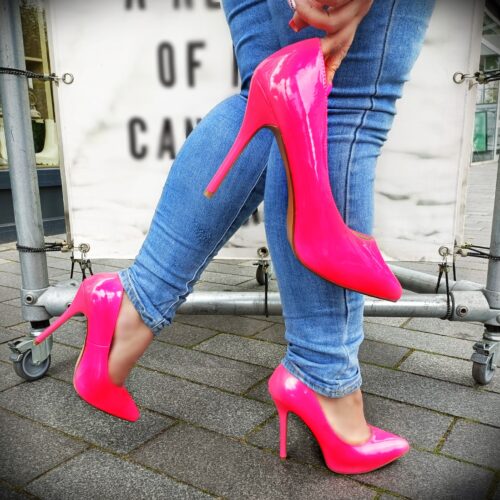 Neon roze hoge hakken met spitse neus en stiletto hak | SILHOUETTE