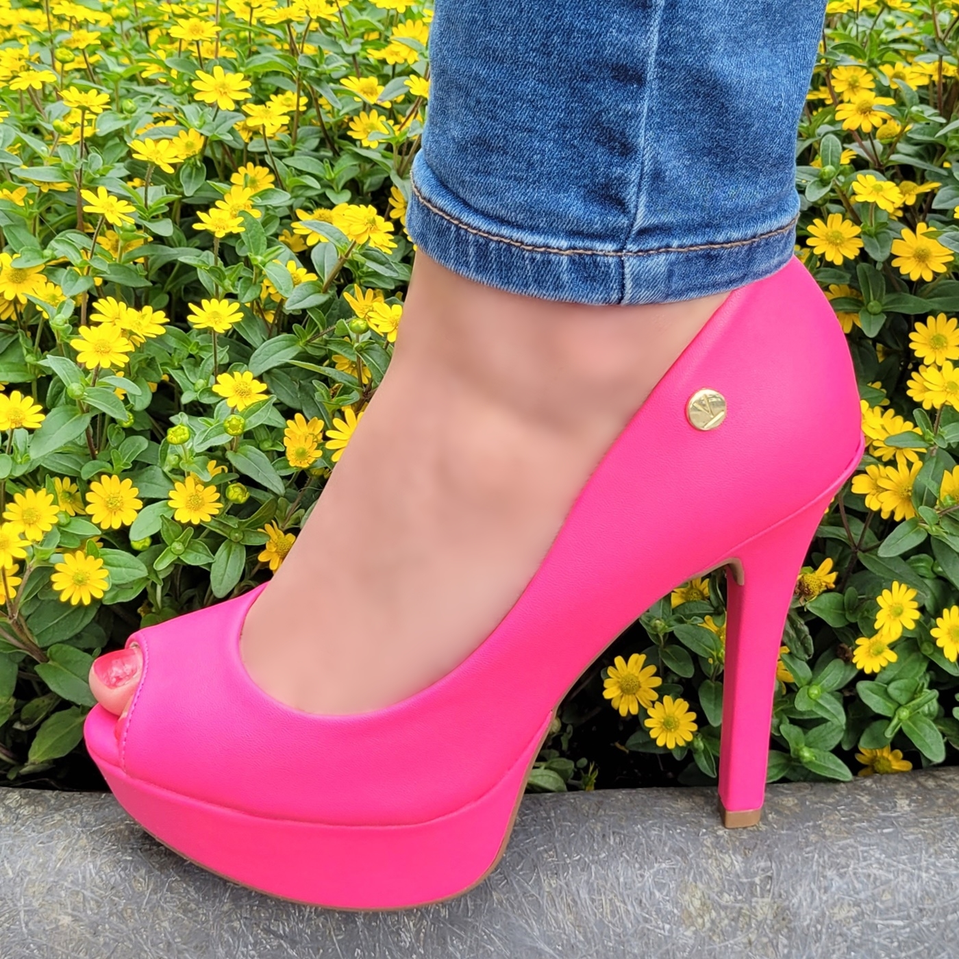 Fuchsia roze pumps met hoge hak en open teen Silhouette