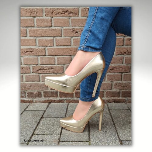 Plateau pumps in goud met hoge naaldhak | Gouden plateau hakken