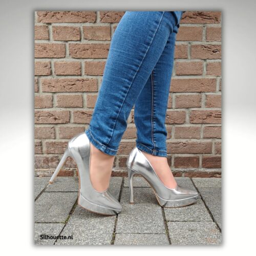 Plateau pumps in zilver met hoge naaldhak | Zilveren plateau hakken