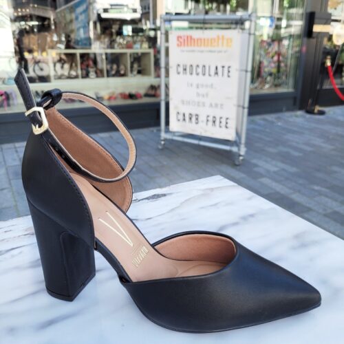 Blokhak pumps met bandje