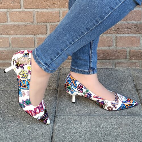 Witte lage pumps met graffiti print | Witte pumps met gekleurde print