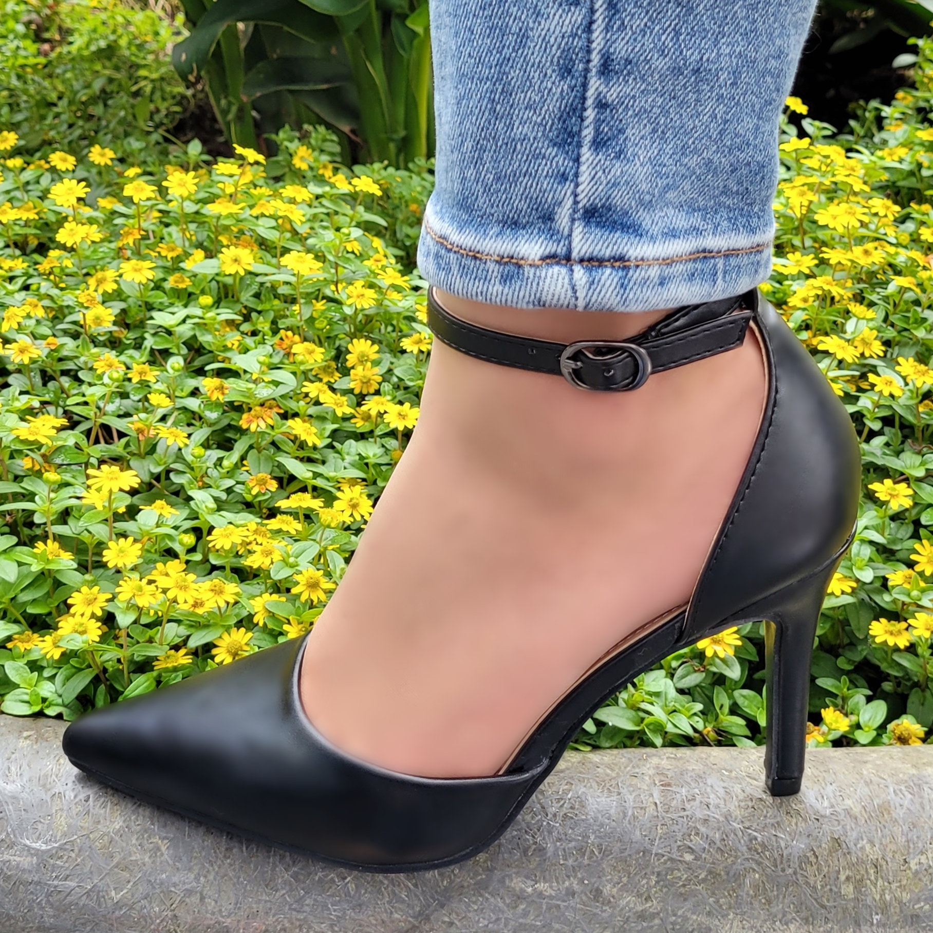 Zwarte hakken met bandje om de enkel Silhouette Rotterdam