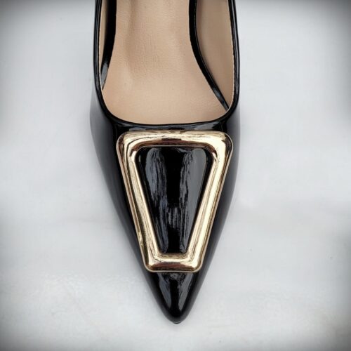 Zwarte chanel lookalike pumps met hoge hak | Zwarte pumps met naaldhak en gouden gesp