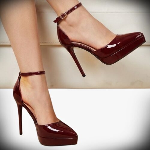 Plateauhakken met bandje in bordeauxrood