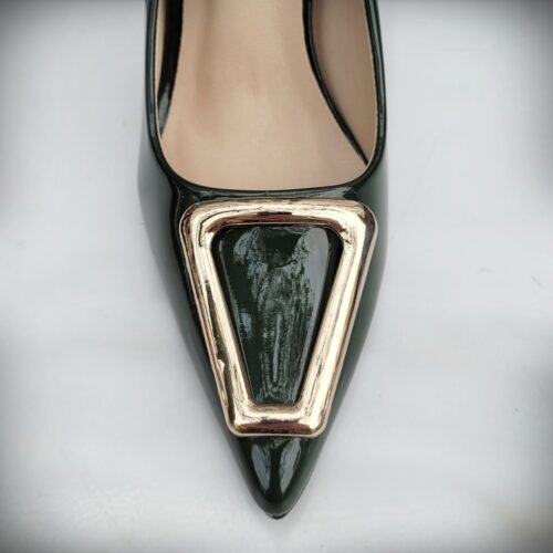 Donkergroene chanel lookalike pumps met hoge hak | Groene pumps met naaldhak en gouden gesp