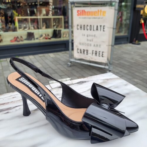 Zwarte hakken met grote strik | Zwarte pumps met open hiel en hak